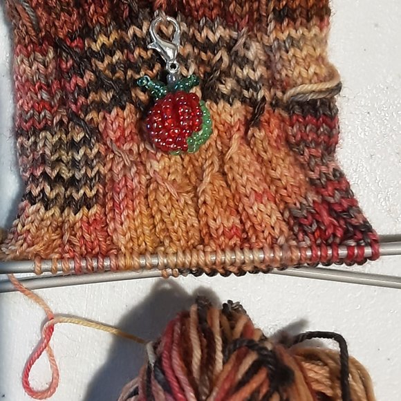 Enchanted Apple Earrings 🍎 ✨️ charming, multifunctional, removable charms - Picture 4 of 5